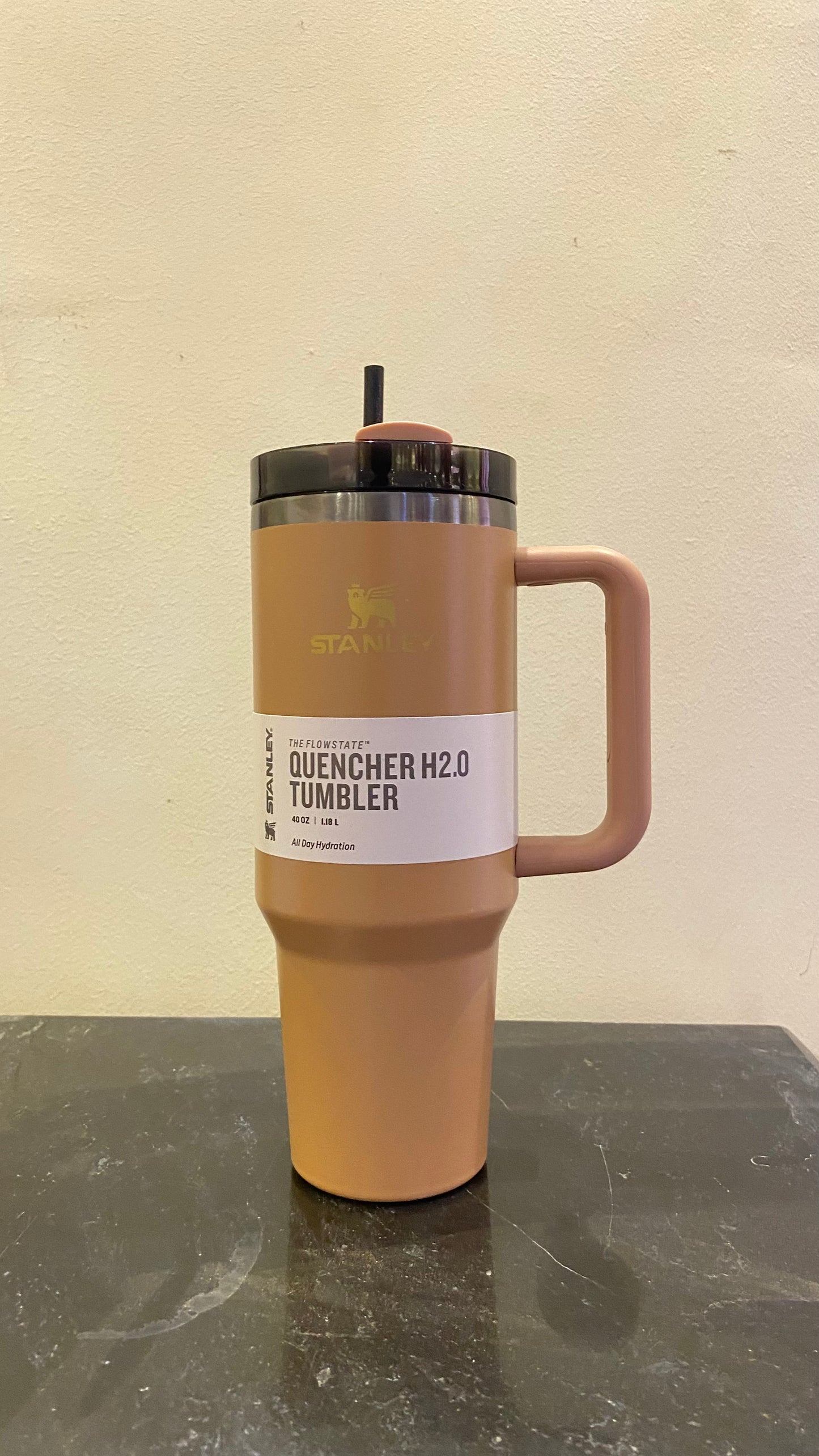 The Quencher H2.0 Flowstate™ Tumbler | color Honey Latte