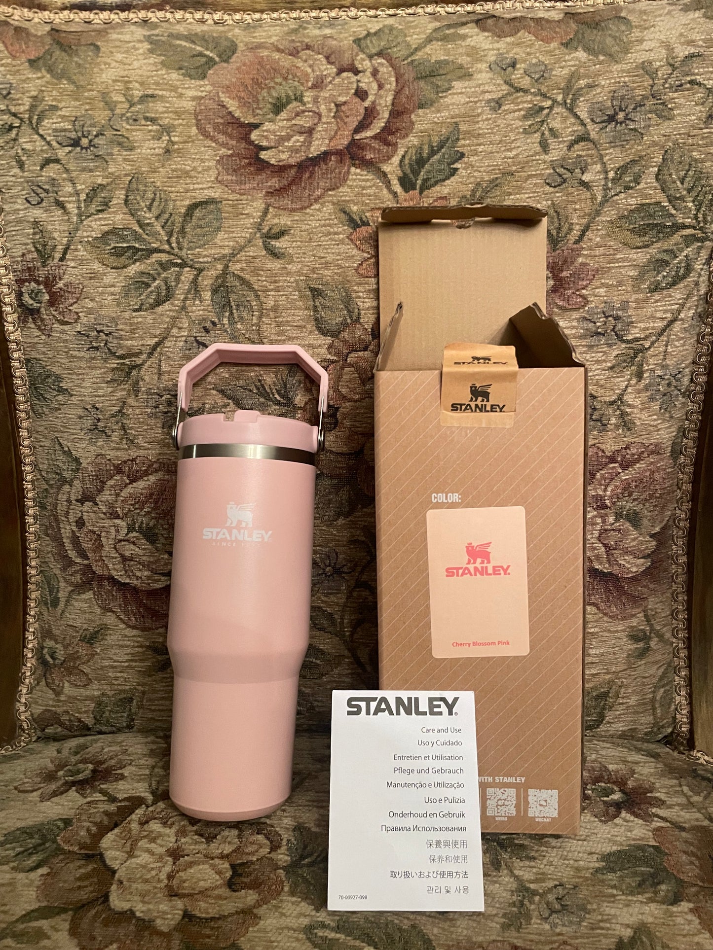 The IceFlow™ Flip Straw Tumbler | 30 OZ | cherry blossom