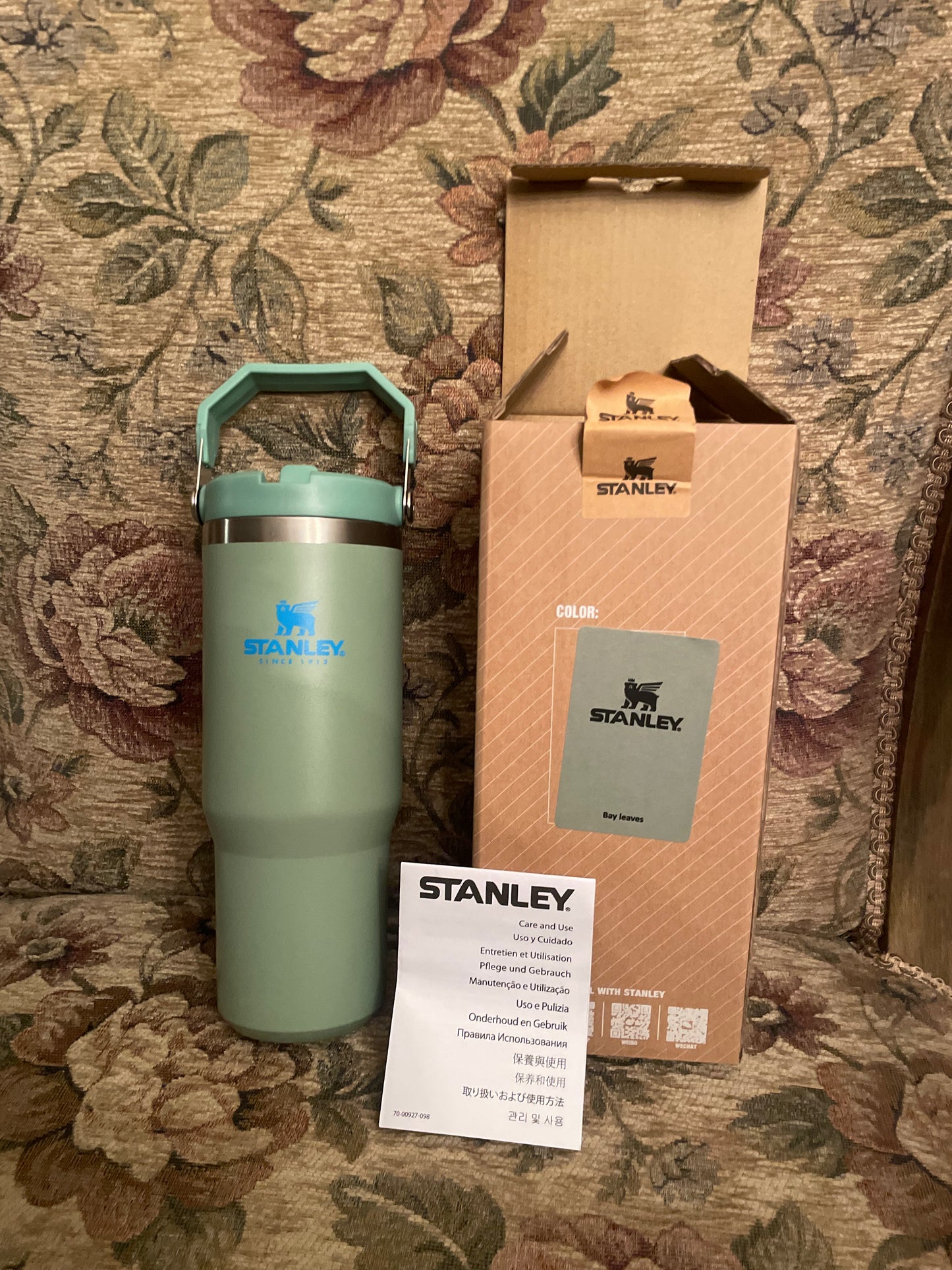 The IceFlow™ Flip Straw Tumbler | 30 OZ | sage green