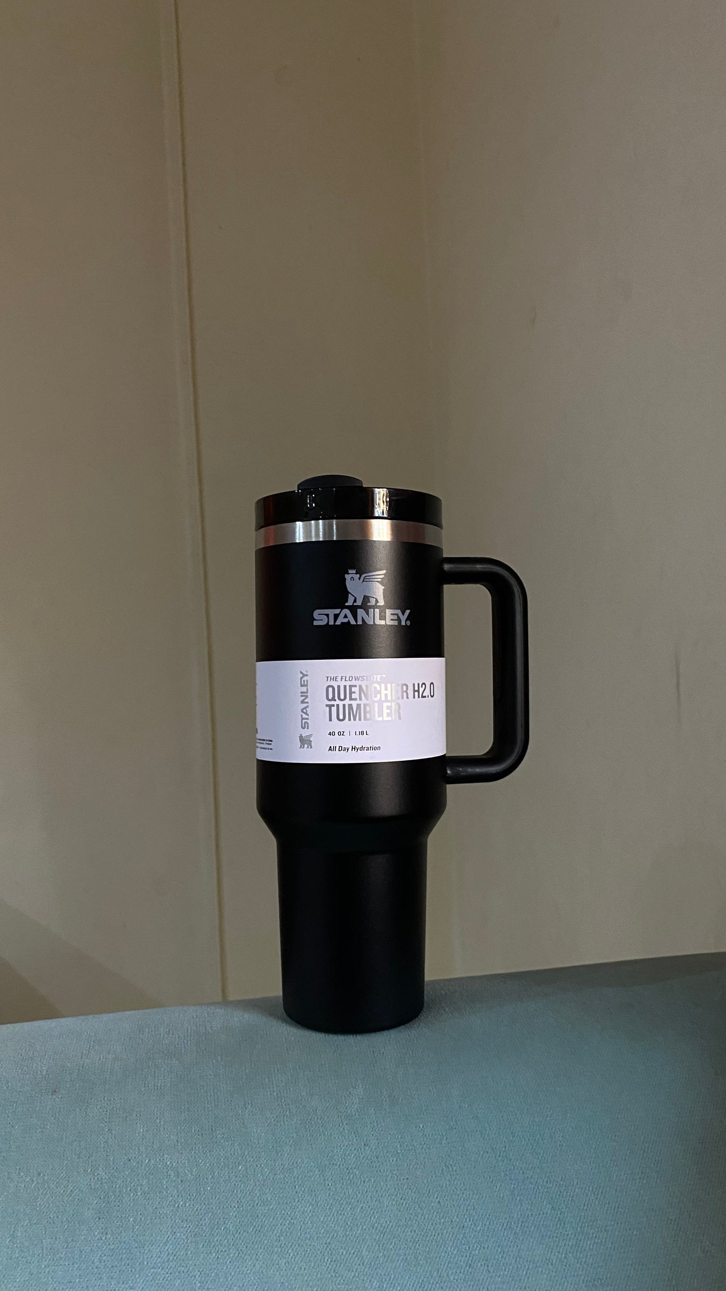 The Quencher H2.0 Flowstate™ Tumbler | color black