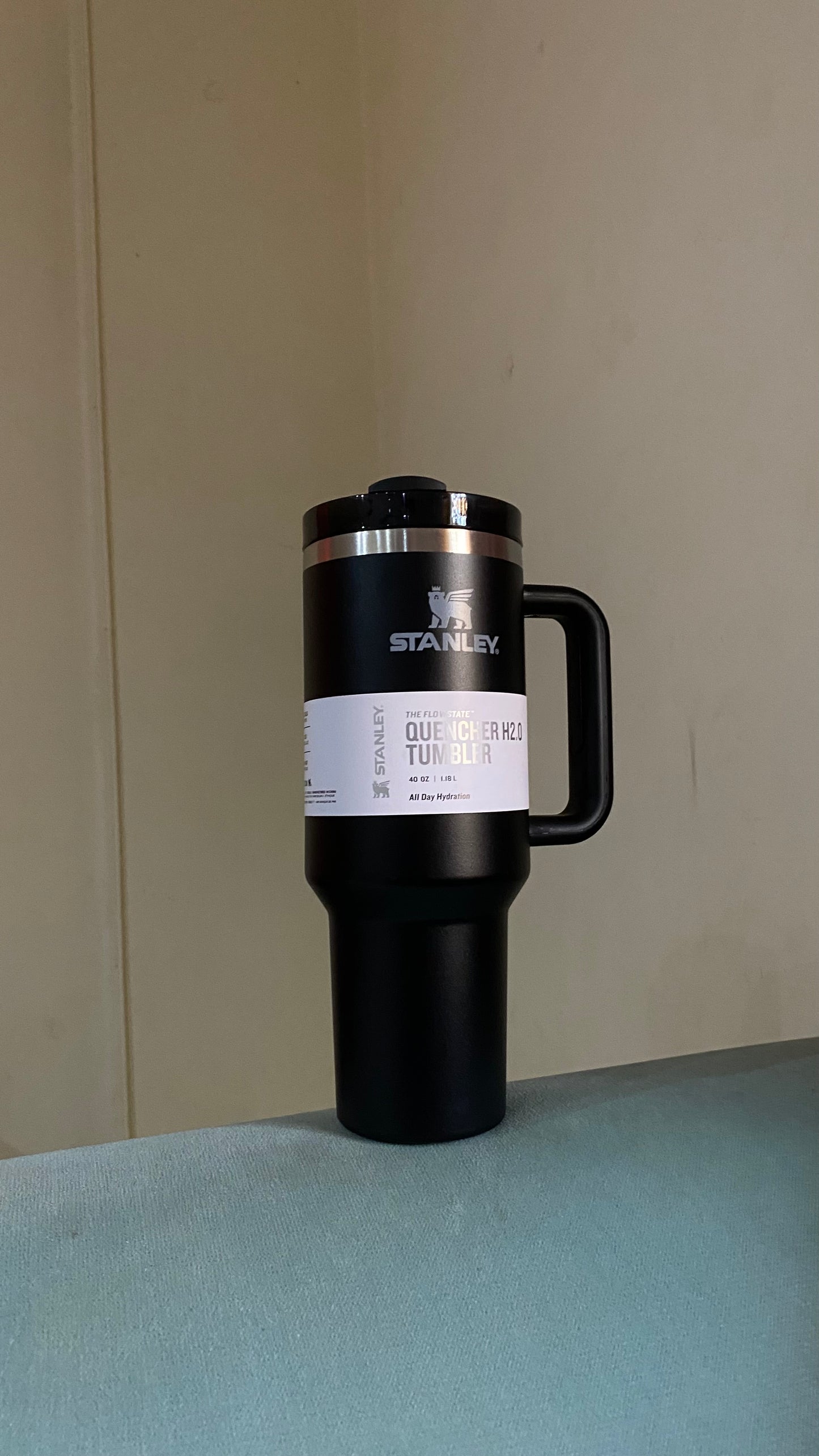 The Quencher H2.0 Flowstate™ Tumbler | color black