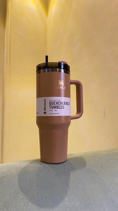 The Quencher H2.0 Flowstate™ Tumbler | color Honey Latte