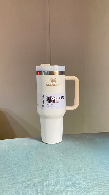 The Quencher H2.0 FlowState™ Tumbler  | color cream