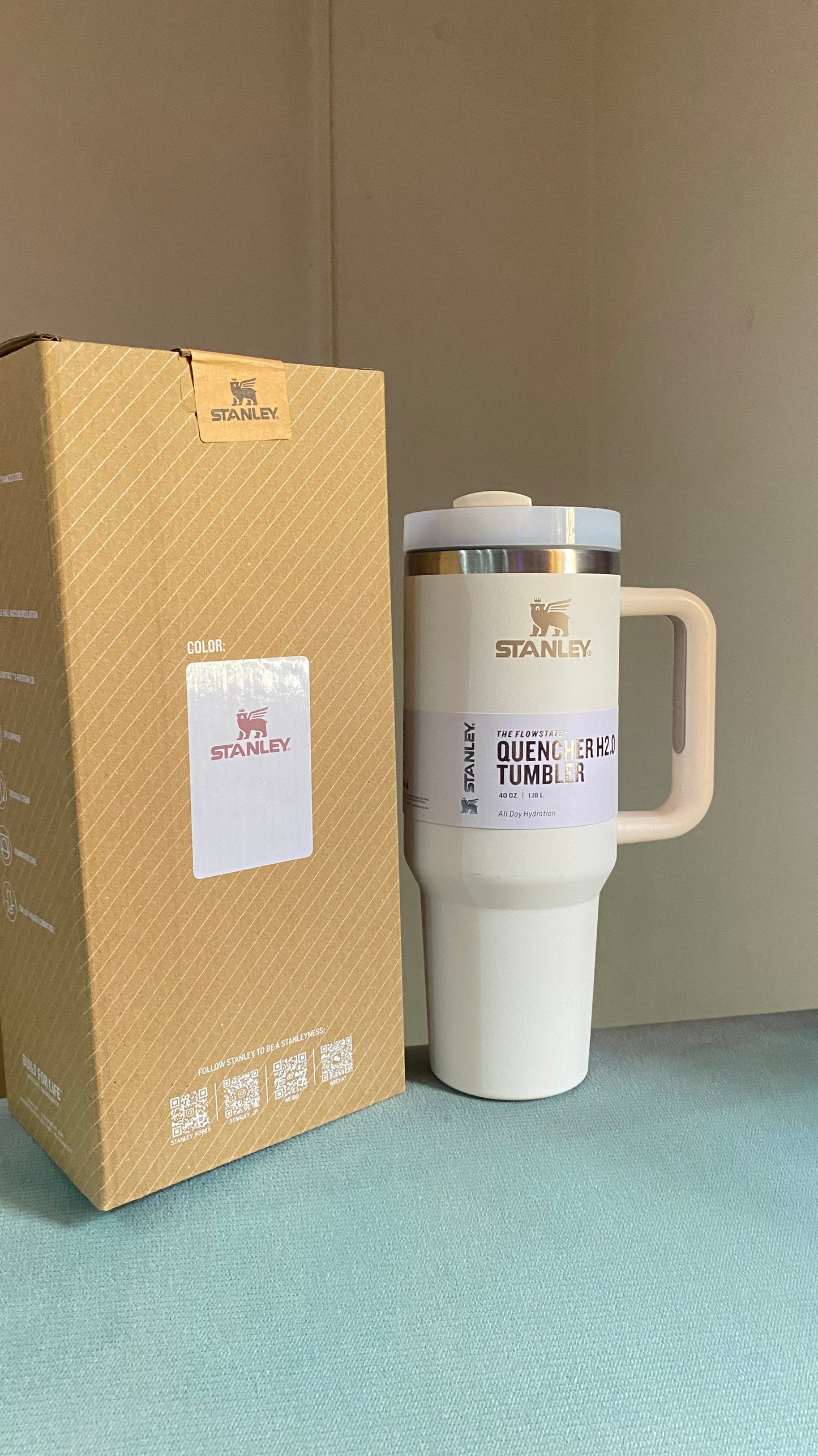 The Quencher H2.0 FlowState™ Tumbler  | color cream
