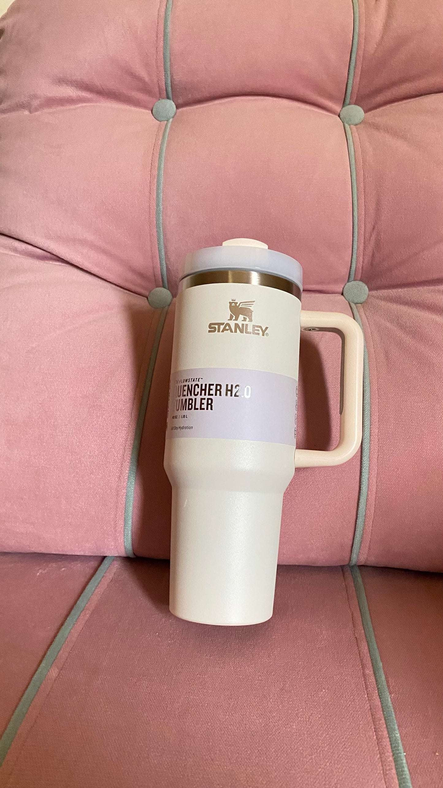 The Quencher H2.0 FlowState™ Tumbler  | color cream